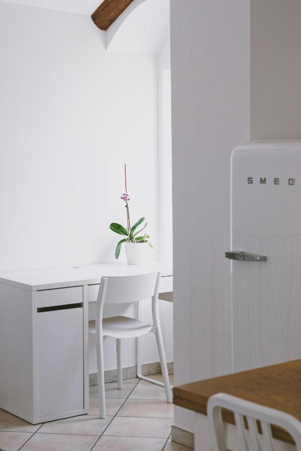 Casa Lobe - Charming Apartment In Village Centre La Morra Exterior foto